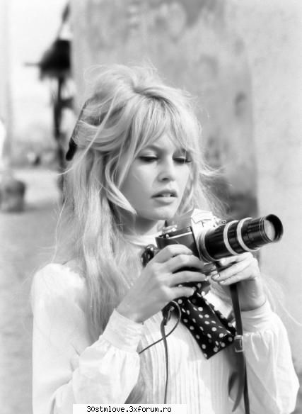 imi plac cum arata taylor, dar imi place cum canta alicia. amandoua :nod: 

brigitte bardot vedeta