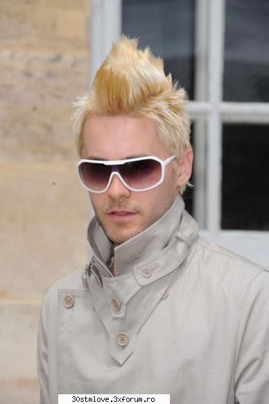 hot, imi place costumatia aia^.^ hot or not